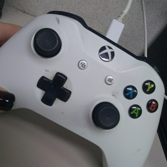 Xbox controller - Picture 2 of 2